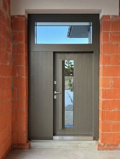 Установленная дверь